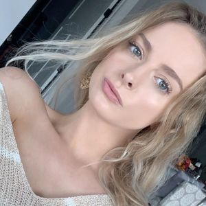 Meet your Posher, Madeline